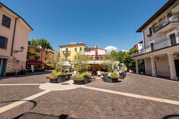Bardolino Italie Mai 2021 Petite Place Village Bardolino Avec Restaurants — Photo