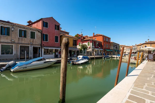 Murano Italië Juni 2021 Kleine Zeekanaal Met Aangemeerde Boten Murano — Stockfoto