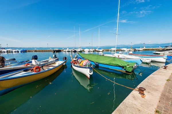 Kis Kikötő Garda Partján Lago Garda Lazise Község Turisztikai Központ — Stock Fotó