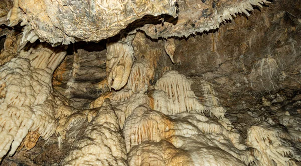 Κλείσιμο Ενός Ορεινού Σπηλαίου Σταλακτίτες Και Σταλαγμίτες Στην Τοσκάνη Ιταλία — Φωτογραφία Αρχείου