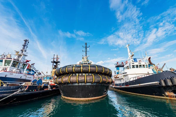 Grupper Slepebåter Fortøyd Den Internasjonale Havnen Spezia Middelhavet Speziabukta Liguria – stockfoto