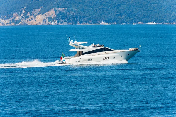 White Luxury Yacht Speedboat Motion Mediterranean Sea Front Palmaria Island —  Fotos de Stock