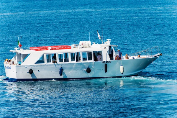 Tellaro Italy July 2022 White Ferry Boat Some Tourists Motion — ストック写真