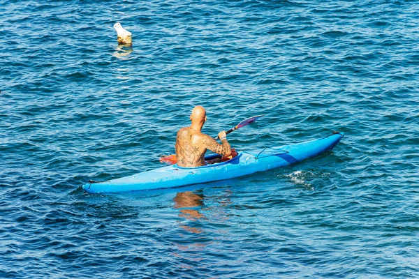 Tellaro Italy July 2022 Adult Man Years Many Tattoos Paddle — стокове фото