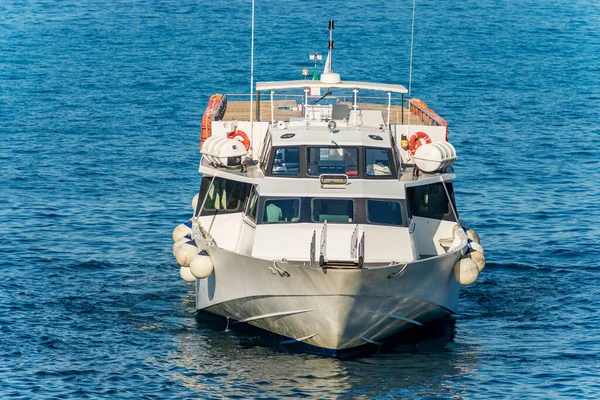 Empty White Ferry Cinque Terre Front Ancient Village Tellaro Lerici — ストック写真