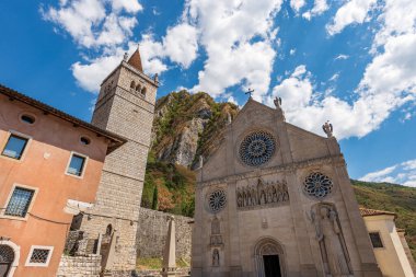 Medieval Cathedral of Gemona del Friuli, 1290-1337 (Duomo of Santa Maria Assunta). Partially destroyed by the 1976 earthquake. Udine province, Friuli-Venezia Giulia, Italy, southern Europe.