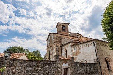 Medieval Cathedral of Santa Maria Maggiore (Duomo Arcipretale di Santa Maria Maggiore), Romanesque Gothic style, 1284-1359. Spilimbergo town, Pordenone province, Friuli-Venezia Giulia, Italy, Europe. 