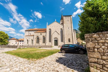 Venzone, medieval Cathedral, Church of St. Andrew the Apostle, 1308. Destroyed by the 1976 earthquake and the Baptistery or Chapel of San Michele. Udine province, Friuli-Venezia Giulia, Italy, Europe.