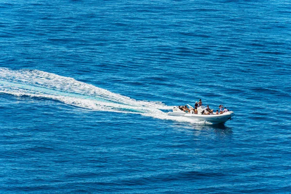 Spezia Italy July 2022 Motorized Dinghy Large Group Young Adults — Stock Photo, Image