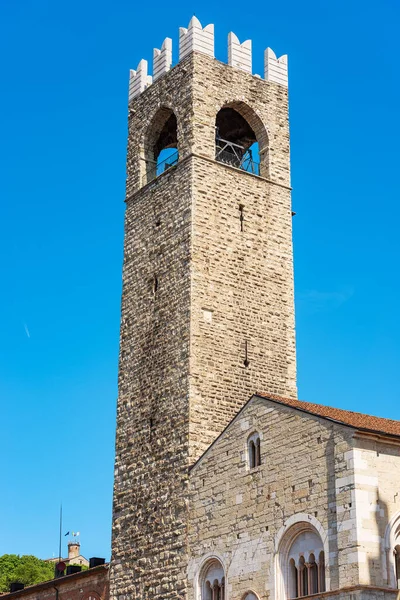 Brescia 中世纪塔 Torre Del Popolo Del Pegol 和Broletto宫 Palazzo Broletto — 图库照片
