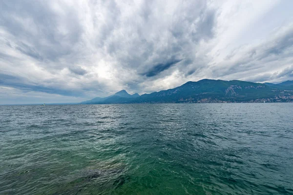 Garda Gölü Lago Garda Talya Nın Güneyinde Yer Alan Brenzone — Stok fotoğraf