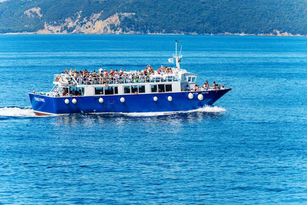 Spezia Italy July 2022 Blue Ferry Tourboat Crowded Tourists Motion — Stock Photo, Image