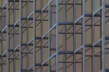 Mimari arka plan - gökdelen pencereler, modern bina konsepti. Cam ve metal, geometrik şekiller.