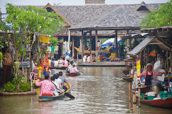 Rowboat in the floating market — Stock Photo, Image