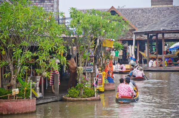 Cruise boat in the floating market — Stock Photo, Image