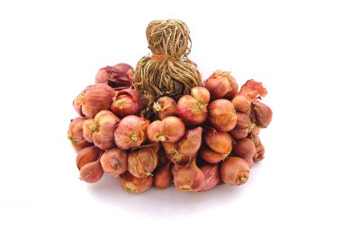 Beyaz arka plan üzerinde izole soğancık soğan