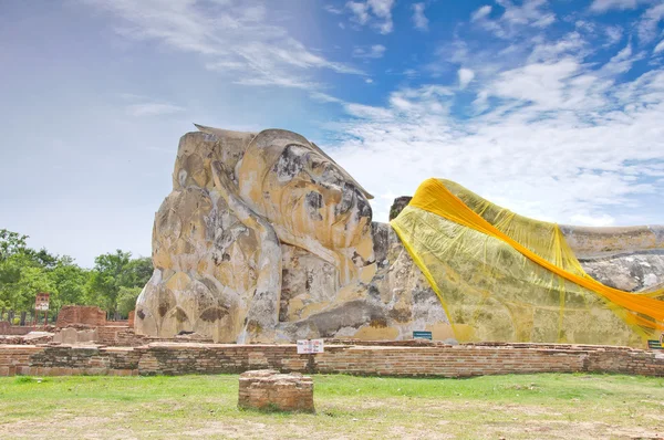 Estátua antiga de buddha adormecido — Fotografia de Stock