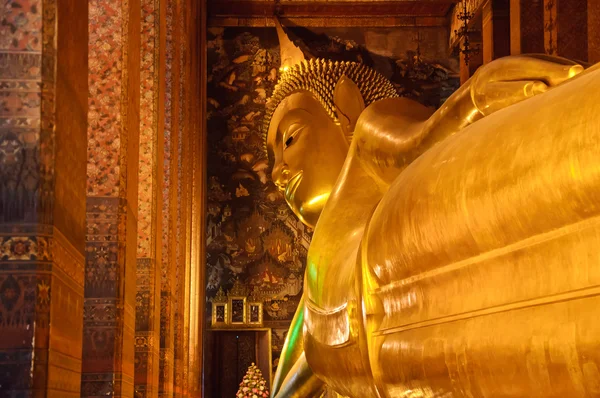 Reclining 부처님 동상 — 스톡 사진