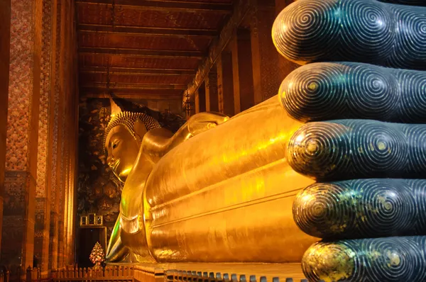 Liggende Boeddha standbeeld Stockfoto