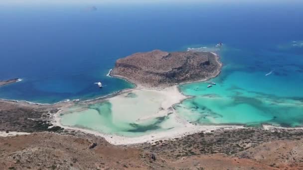 Yunanistan Girit Adasındaki Tekne Turkuaz Ile Balos Körfezi Ndeki Insansız — Stok video