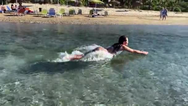 Beautiful Young Woman Swims River Fast Flow Transparent Water — Stock Video