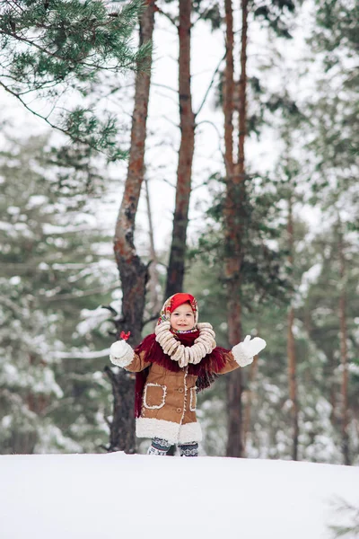 Beautiful Child Girl Walks Lollipop Bagels Bunch Her Neck Snowy — стоковое фото