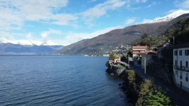 Indah Pandangan Drone Dari Permukaan Air Danau Italia Como Kota — Stok Video