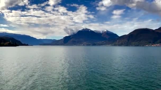 Панорамный Вид Озеро Комо Италии Живописное Небо Горы Альпы — стоковое видео