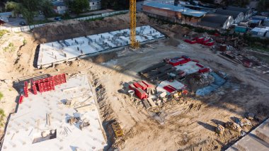 İnşaat Alanı ve İnşaat Ekipmanı Hava Fotoğrafı