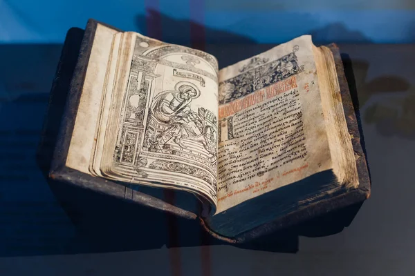 Ukraine, Kiev - February 2, 2020: Interior of exhibition ukraine wow. The Apostle is one of the first printed books in Ukraine in 1574 — Stock Photo, Image