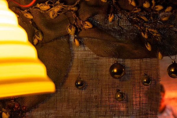 Arka planda Noel dekoru var. Çuval bezi