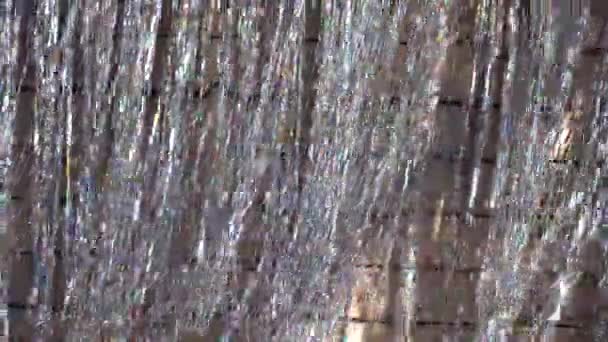 Fundo de vídeo festivo. ouropel brilhante em prata e movimentos vermelhos e brilha, 4k. — Vídeo de Stock