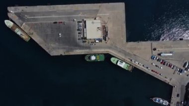 Agios Nikolaos 'un sabah manzarası. Yunanistan 'ın Girit adasının pitoresk bir kasabası. Resim