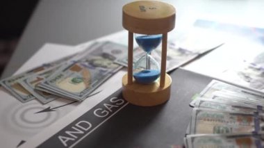 Dolar Çizelgesi ve Kum Saati Konsepti