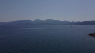 Agios Nikolaos 'un sabah manzarası. Yunanistan 'ın Girit adasının pitoresk bir kasabası. Resim