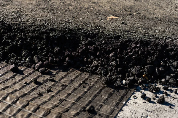 Detailní záběr asfaltu na silnici ve výstavbě. — Stock fotografie