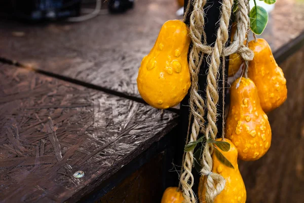 Decorazioni di Halloween con zucca e altri oggetti di arredamento — Foto Stock