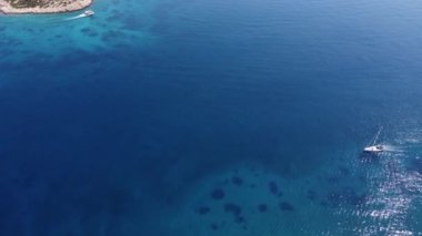 Agios Nikolaos 'un sabah manzarası. Yunanistan 'ın Girit adasının pitoresk bir kasabası. Resim