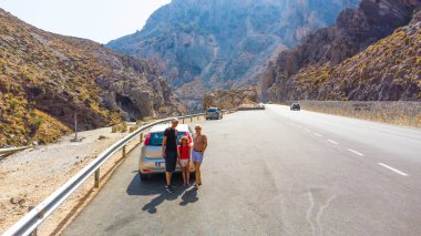 Dağlar ve vadiler, Girit yolu