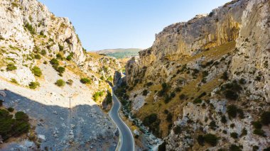 Dağlar ve vadiler, Girit yolu