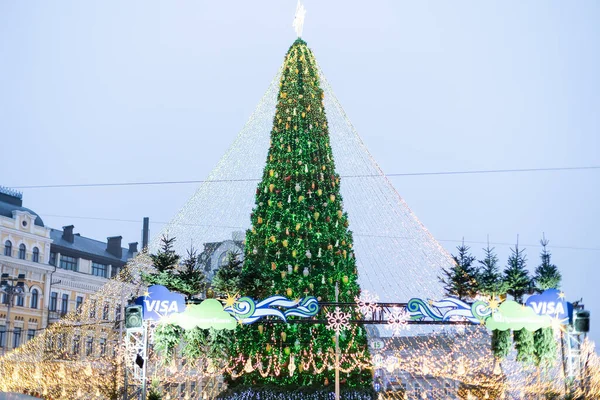 Κίεβο, Ουκρανία, Πλατεία Σοφίας, 5 Ιανουαρίου 2021: Διακόσμηση δρόμου την παραμονή των Χριστουγέννων — Φωτογραφία Αρχείου
