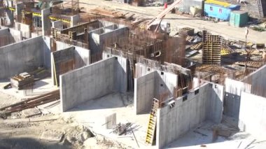 Vinçli inşaat alanı, konut kompleksi