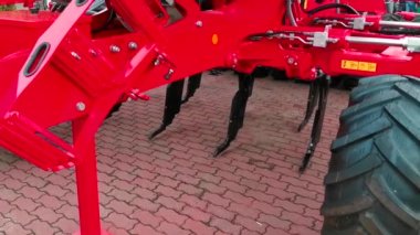 Bir endüstriyel makine mekaniğinin yakın çekim hasat birleştirmek, Rotary biçerme birleştirmek, Tarım makineleri. Tahıl bitkileri hasat için makine.