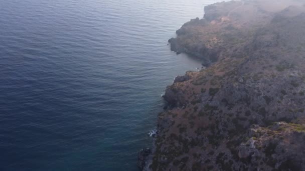 Panorama of Preveli beach at Libyan sea, river and palm forest, southern Crete , Greece — Stock Video