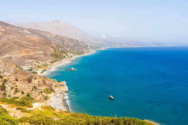 Güneşli bir günde güzel bir Yunan deniz manzarası. Girit Yeri