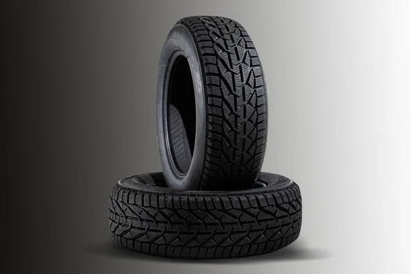 Zimní pneumatiky jsou izolované. pneumatika auta — Stock fotografie