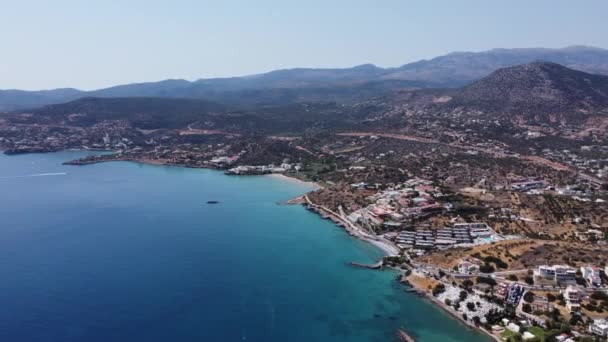 Poranny widok na Agios Nikolaos. Malownicze miasto na Krecie, Grecja. Zdjęcie. — Wideo stockowe