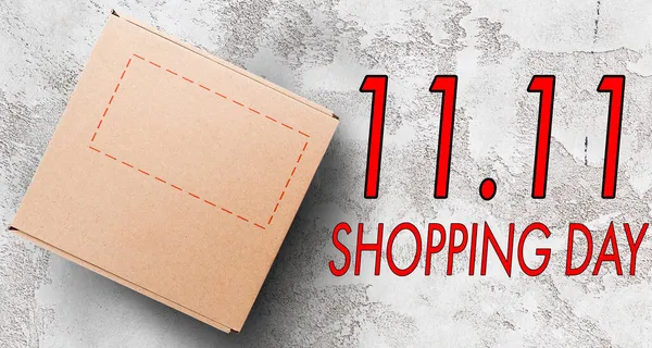 Chinois 11.11 concept de vente d'une journée, y compris mini panier, boîtes-cadeaux, et étiquette de vente . — Photo