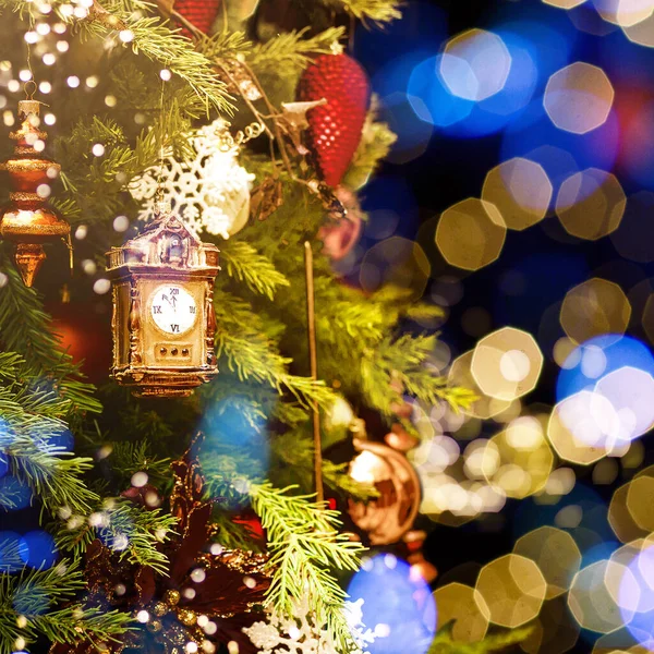 Natal decorado borrado, espumante e fundo de fadas — Fotografia de Stock