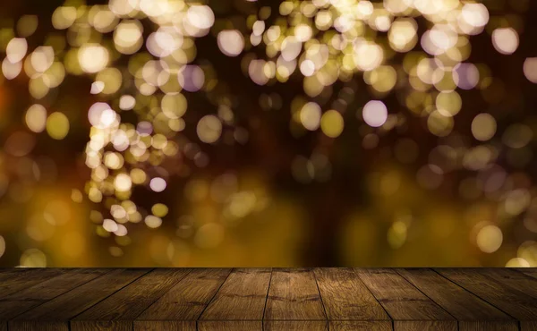 Bokeh achtergrond met lege houten dektafel voor product montage display — Stockfoto